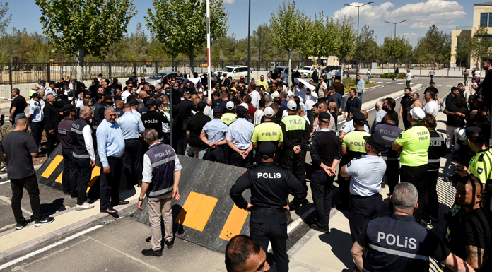 Taksiciler sokağa indi, eylem Meclis’e taştı