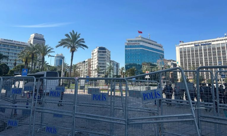 İzmir mitingine barikat: Özgür Özel’in Cumhuriyet Meydanı’ndaki mitingine valilik yasağı