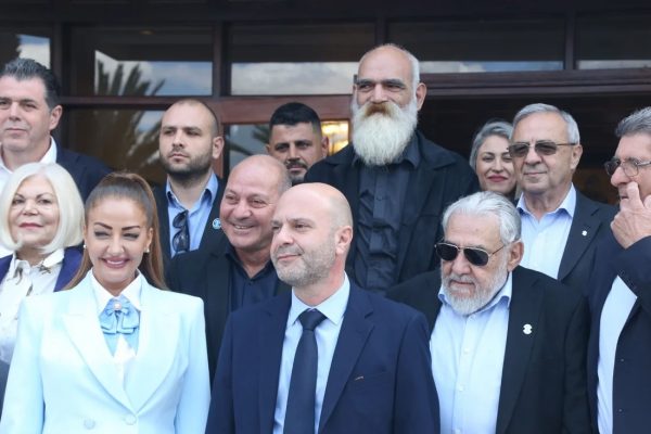 ELAM adayından parti kapatma çıkışı: “AKEL, Volt ve Direct Democracy yasaklansın”