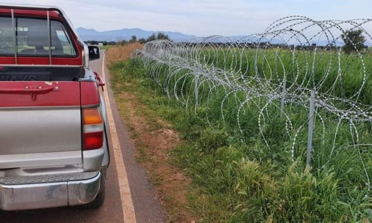 Ara bölgeden dört kişiyi geçirdiği iddiasıyla tutuklandı
