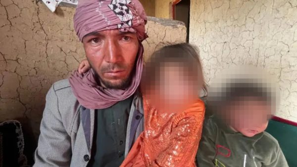 Afganistan’da açlık aileleri çocuklarını satmaya zorluyor