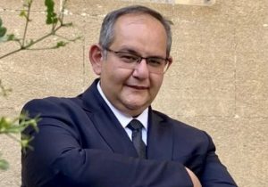 Hansel: “Gazetecilerin haber nedeniyle ceza mahkemelerinde yargılanması korkunç ve utanç verici”