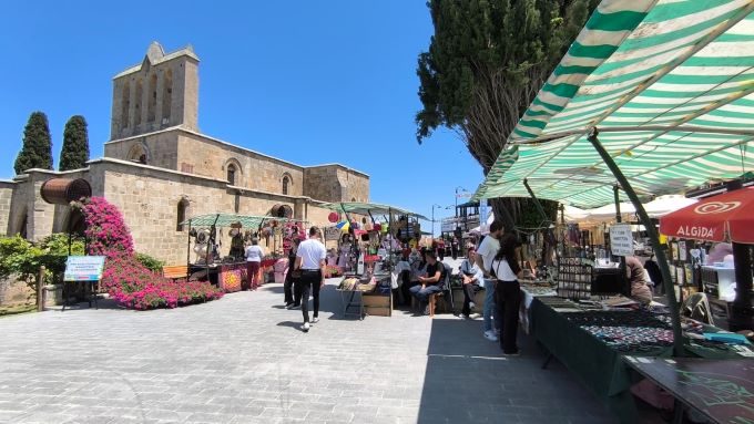 21. Kıbrıs İpek Koza Festivali Bellapais’te başladı