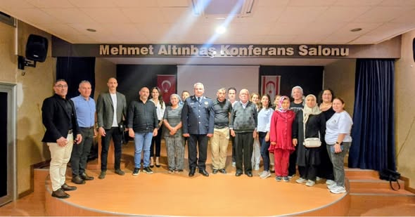 Polis’ten ailelere “güvenli gelecek” konferansı