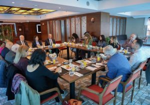 İncirli Ankara’da gazetecilerle buluştu: “Çözüm odaklı bir siyaset izleyeceğiz”