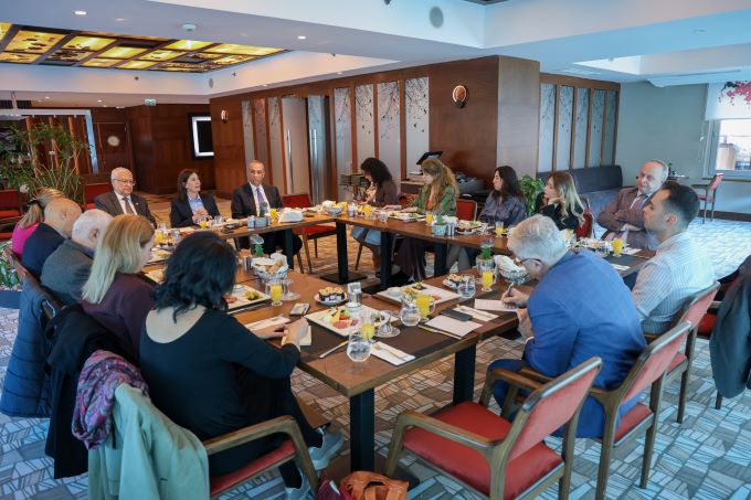 İncirli Ankara’da gazetecilerle buluştu: “Çözüm odaklı bir siyaset izleyeceğiz”