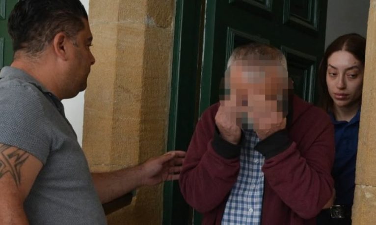 Öğrencileri taciz etmekle suçlanan öğretmen Girne Limanından çıkış yaparken tutuklandı