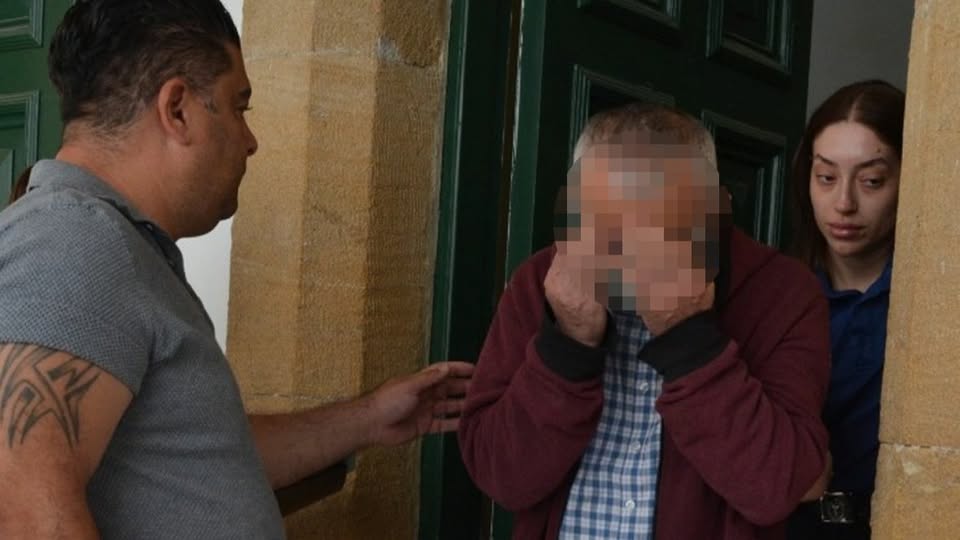 Öğrencileri taciz etmekle suçlanan öğretmen Girne Limanından çıkış yaparken tutuklandı