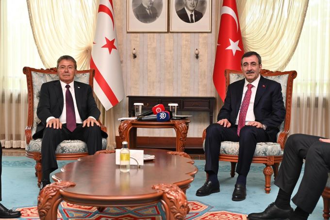 Üstel: “Türkiye’den adaya doğal gaz geliyor”