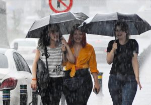 Meteoroloji uyardı: 12.00-16.00 saatleri arasında kuvvetli sağanak bekleniyor