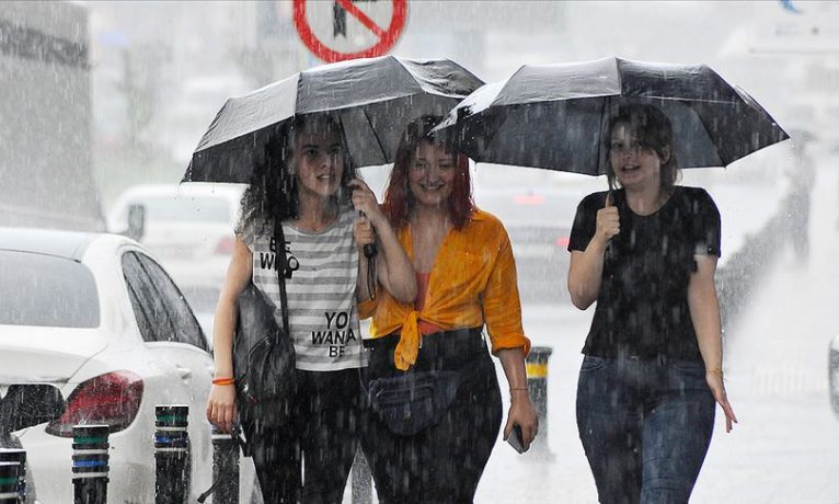 Meteoroloji uyardı: 12.00-16.00 saatleri arasında kuvvetli sağanak bekleniyor
