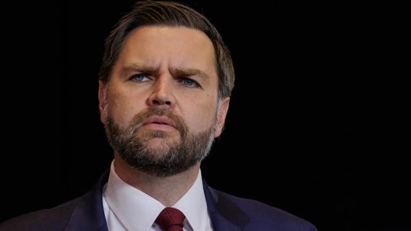 ABD Başkan Yardımcısı Vance, Trump’ın “derin devlet” tarafından hedef alındığını iddia etti