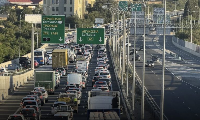 Kıbrıs araçlara teslim oldu: 20 yılda nüfus yüzde 40, araç sayısı yüzde 126 arttı