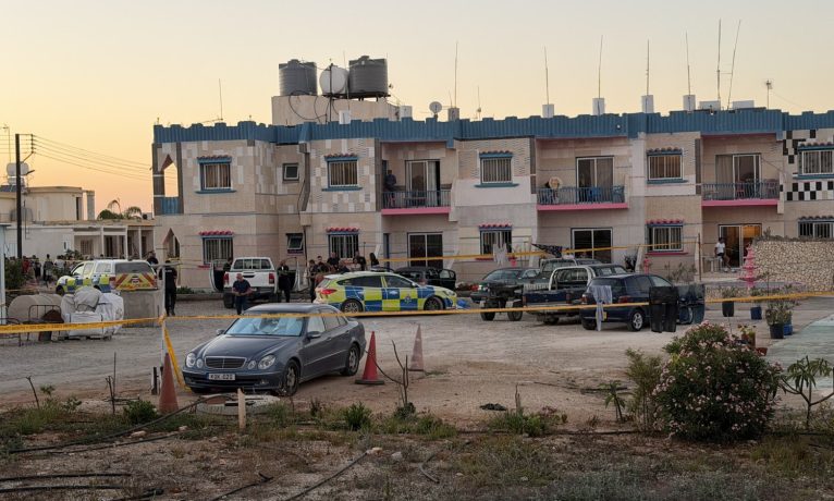 İngiliz Üsleri’nde korkunç olay: İki çocuk araçta ölü bulundu