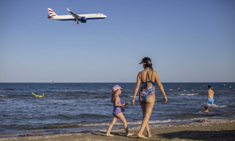 ABD ve İngiltere’nin seyahat uyarıları gevşedi, Kıbrıs turizmi nefes aldı