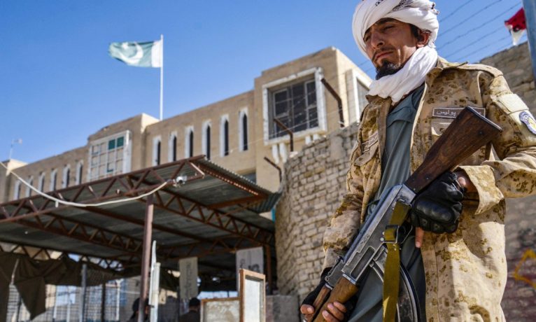 Pakistan’dan Afganistan’a kara ve hava operasyonu
