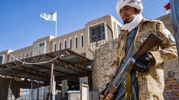 Pakistan’dan Afganistan’a kara ve hava operasyonu