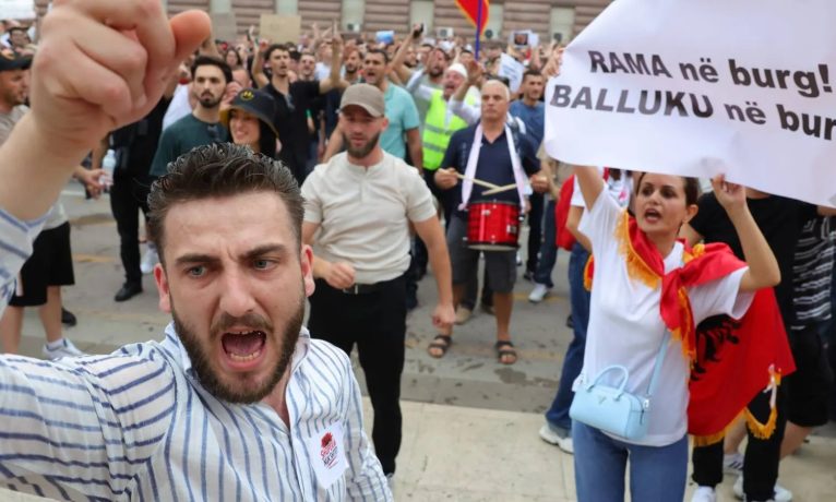 Trump’ın damadının tatil köyüne Arnavutluk’ta protestolar büyüyor