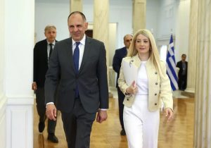 Annita Demetriou Atina’da Gerapetritis ile görüştü: “Kıbrıs sorununda özlü ilerleme gerekiyor”