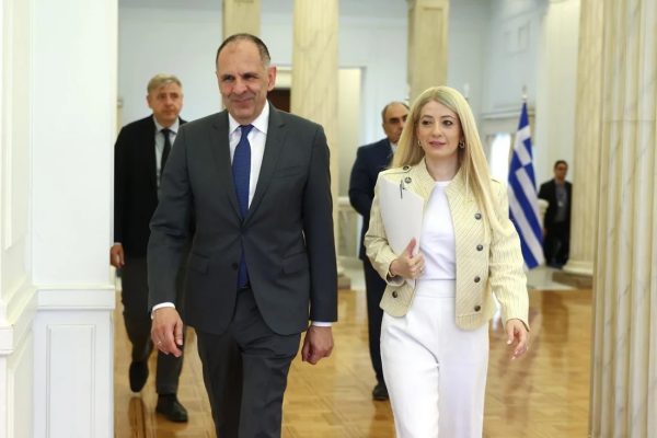 Annita Demetriou Atina’da Gerapetritis ile görüştü: “Kıbrıs sorununda özlü ilerleme gerekiyor”