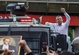 Özel’den Newsweek’te demokrasi uyarısı: “Türkiye krizi artık NATO’nun da meselesi”