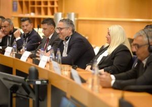 ELAM itiraz etti, Avrupa Parlamentosu toplantıyı sürdürdü