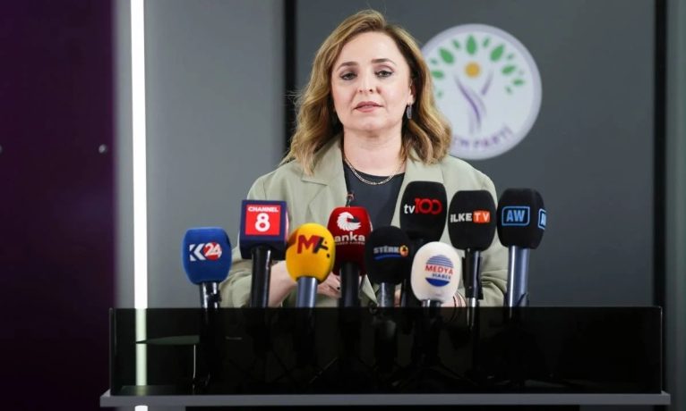 Öcalan gazetecilerle görüşmek istiyor