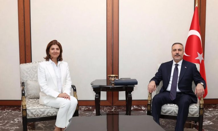 Fidan-Holguin görüşmesinde “iki devlet” vurgusu