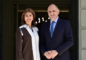Atina’dan “ivmeyi koruyalım” mesajı