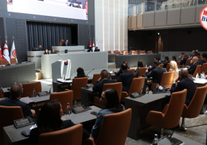Meclis, polisin özlük haklarını düzenleyen yasayı oy birliğiyle kabul etti