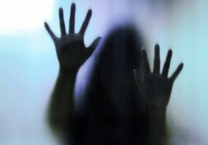 İnsan ticareti yasası genişliyor I Zorla evlilik, yasa dışı evlat edinme ve taşıyıcı annelik sömürüsü suç kapsamına alınıyor