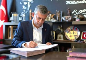 CHP’de tarihi kopuş: Özgür Özel ve 91 milletvekili Yeni Parti’yi kurdu