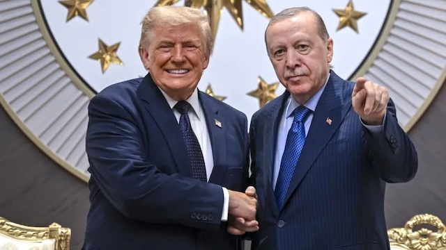 Trump Ankara’da: Erdoğan havalimanında karşıladı