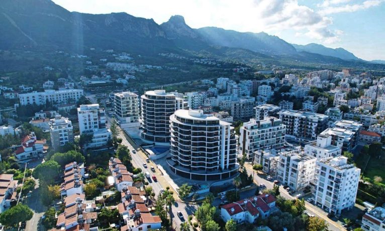 Politis’ten kuzey analizi: Emlak, casino ve yabancı sermaye çözüm denklemini değiştiriyor