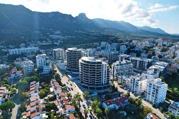 Politis’ten kuzey analizi: Emlak, casino ve yabancı sermaye çözüm denklemini değiştiriyor