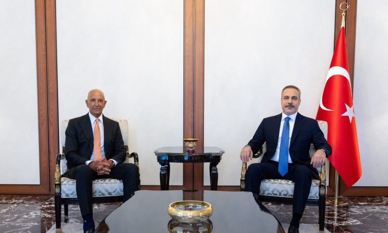 Hakan Fidan, ABD’nin Ankara Büyükelçisi Tom Barrack’la görüştü