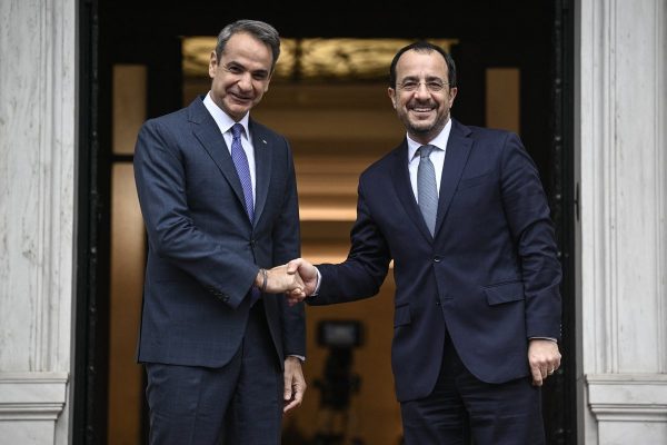 Guterres ziyareti öncesi Atina-Lefkoşa koordinasyonu: Hristodulidis ile Mitsotakis görüşüyor