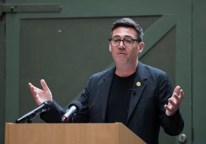 İngiltere’de Burnham dönemi başlıyor: Savunma ve Avrupa ile yakınlaşma öncelikli