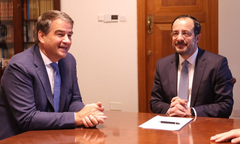 Fitto: “AB, Kıbrıs çözüm sürecinde çok önemli bir rol üstlenmek istiyor”
