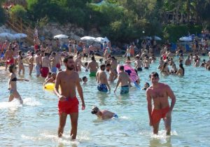 Tatil Kıbrıs’ta da lüks oldu: Her dört kişiden birinin bir haftalık tatile gücü yetmiyor