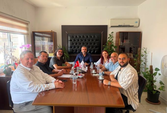 Bağımsızlık Yolu’ndan asgari ücret toplantısı öncesi Hür-İş’e ziyaret