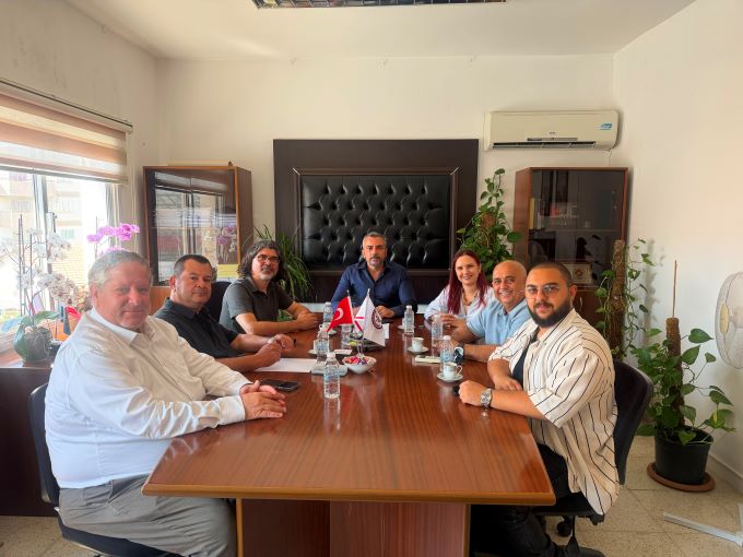 Bağımsızlık Yolu’ndan asgari ücret toplantısı öncesi Hür-İş’e ziyaret