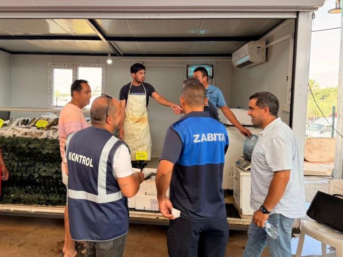 Lefkoşa Merkez Pazarı’nda balık denetimi: 7 kilogram çözündürülmüş hamsiye el konuldu