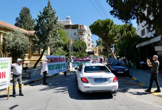 Ledra Palas’ta bir kez daha federal çözüm pankartları açıldı