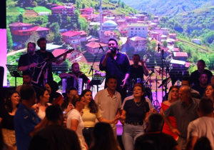 İskele’de 30’uncu Karadenizliler Gecesi: Kemençe, horon ve dayanışma festival alanına taşındı