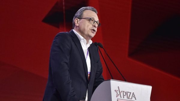 SYRIZA’da liderlik krizi: Famellos istifa etti, çözülme başladı