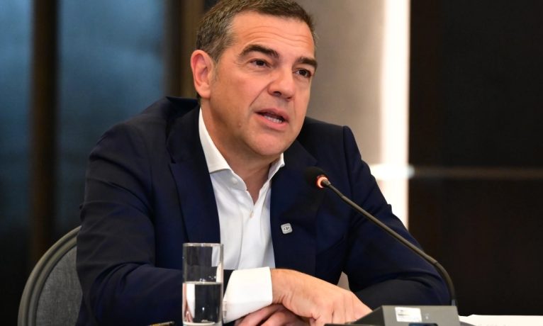Tsipras’tan Politico’ya: “Yunanistan MAGA ile ilişkisini soğutmalı”