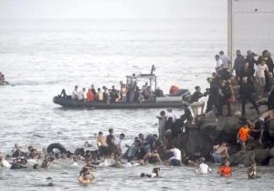 49 bin göçmen kara ve deniz yoluyla Ceuta’ya geçti: Emperyalizmin geri dönen tarihi