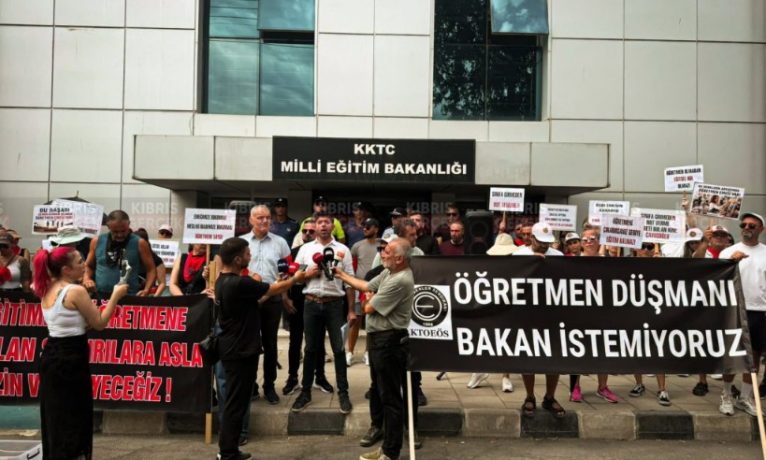 KTOEÖS Bakanlık önünde: Öğretmenin emeğini ve iradesini yok sayamazsınız