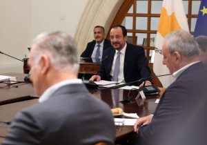 Kıbrıslı Rum yazardan Hristodulidis’e GYÖ eleştirisi: “Guterres’in söyledikleri açık”